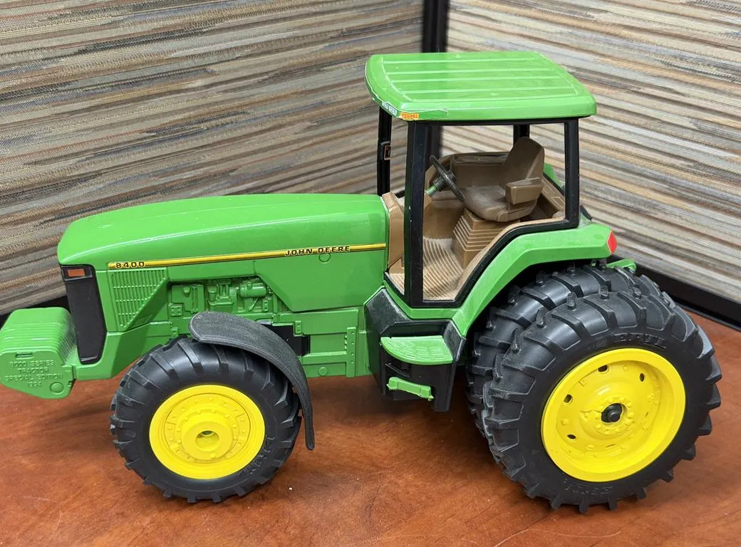 John Deere 8400 FWA Tractor - 1/16