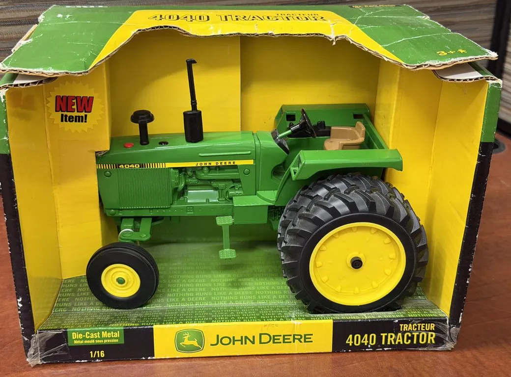 John Deere 4040 Tractor - 1/16