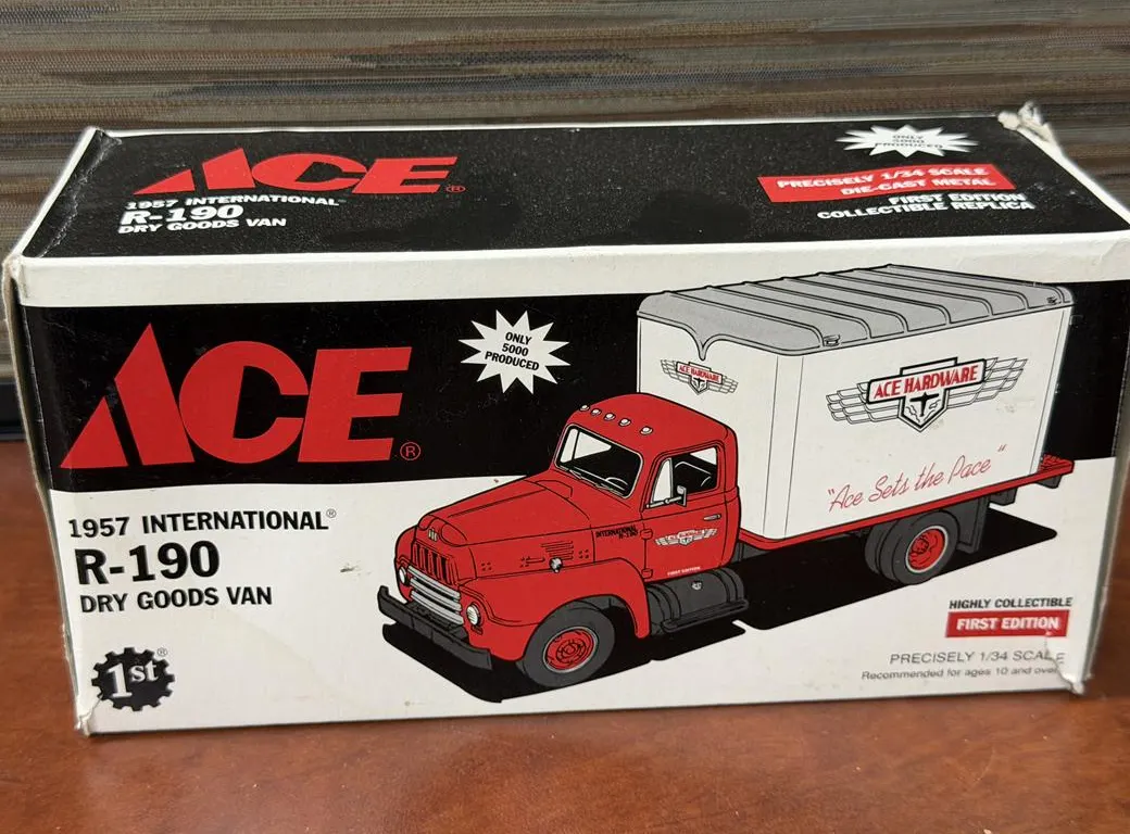 1957 International R-190 "Ace" Van Truck - 1/34