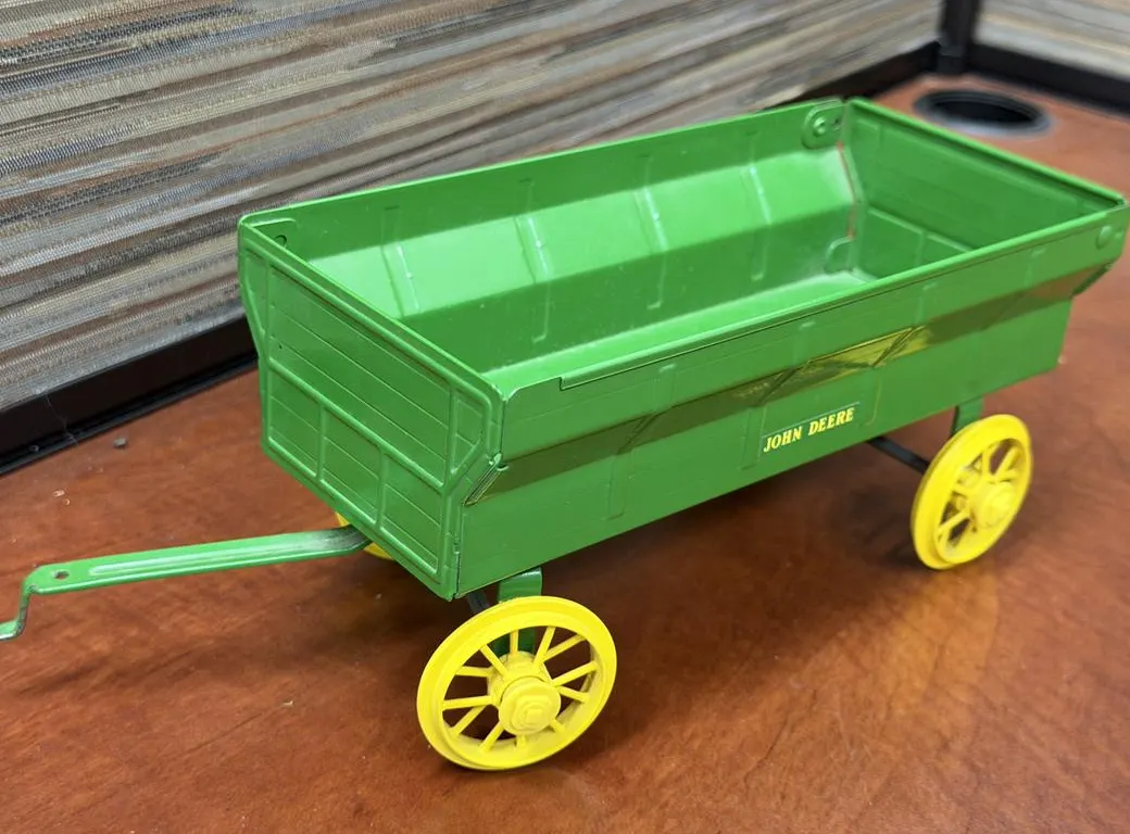 John Deere Metal Wagon
