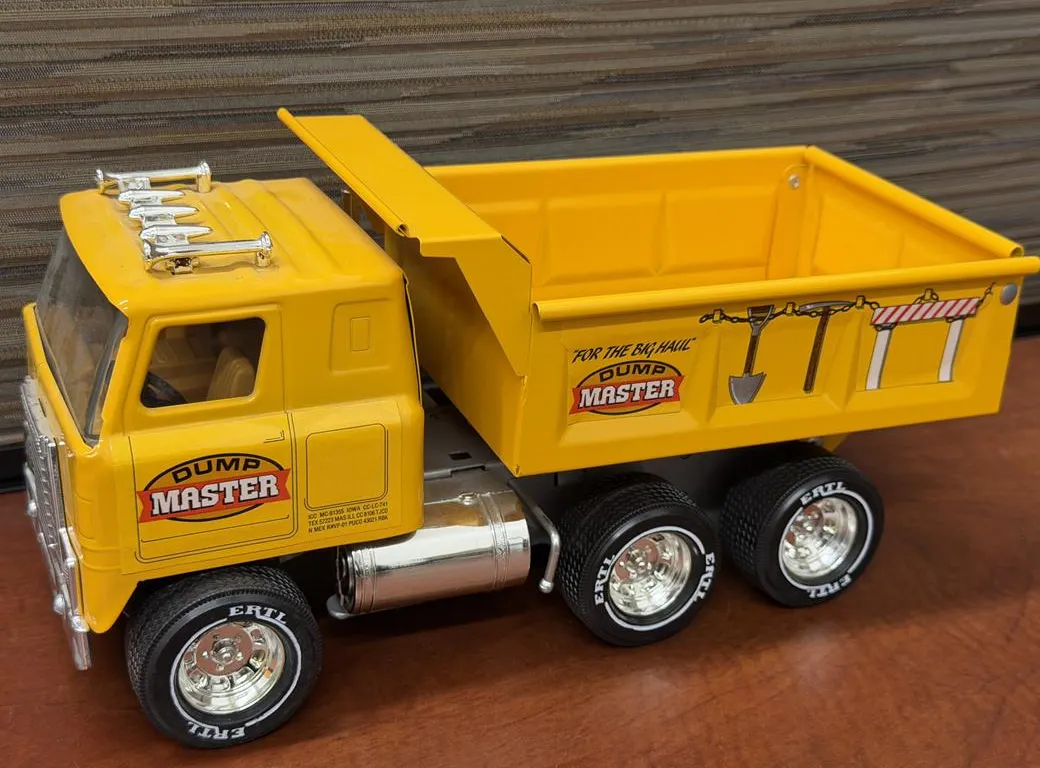 International Ertl Dump Master Truck