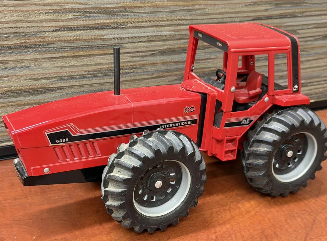 International 6388 4WD Tractor - 1/16