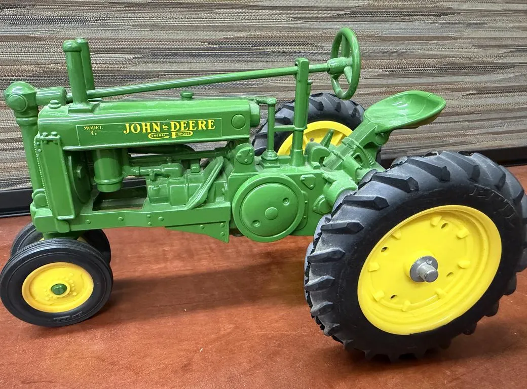 John Deere "G" Tractor - 1/16