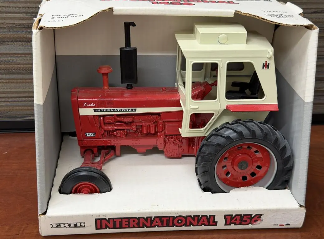 International Farmall Turbo 1456 Tractor - 1/16
