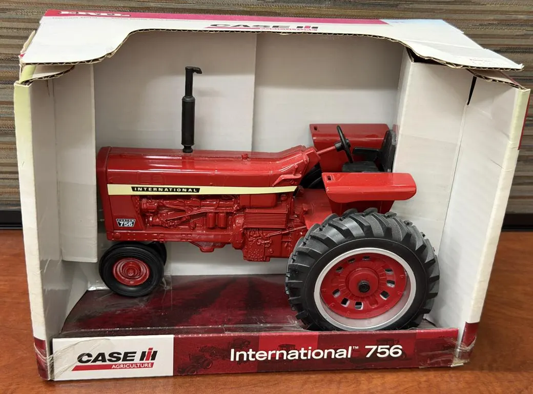 International 756 Tractor - 1/16
