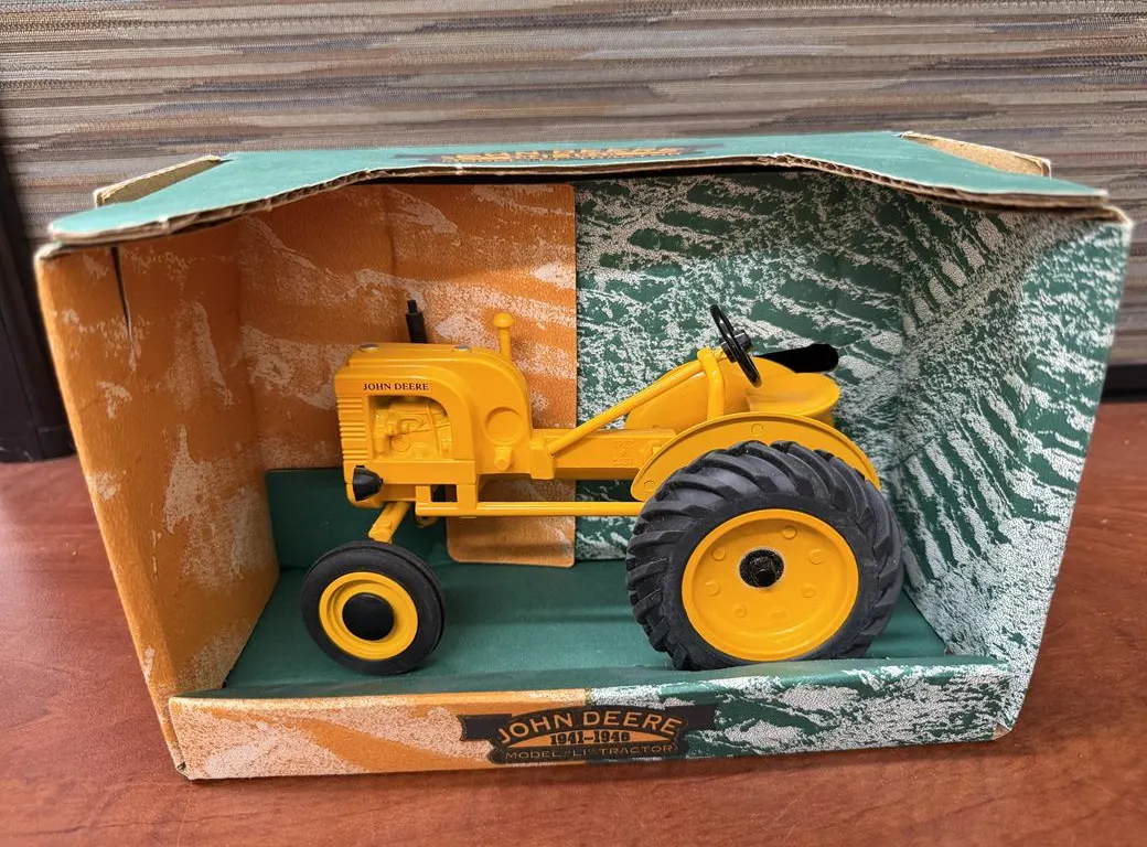 John Deere LI Tractor - 1/16