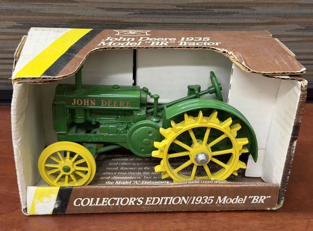 John Deere BR 1935 Tractor - 1/16