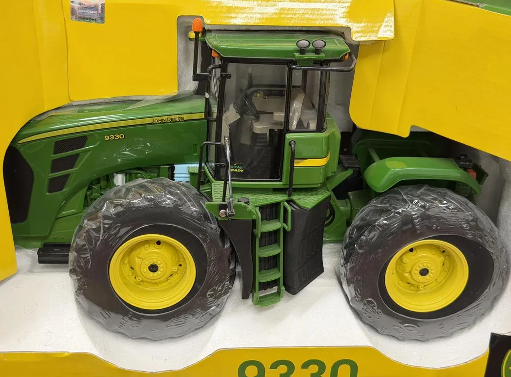 John Deere 9330 Die Cast Tractor - 1/16