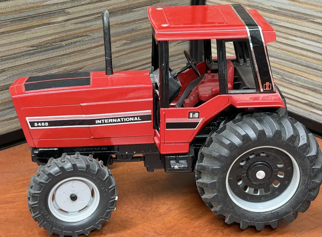 International 5488 Tractor - 1/16