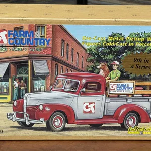 CT Farm & Country Pickup Truck with Porcelain Figures