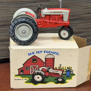 Ford 901 Powermaster Tractor - 1/16