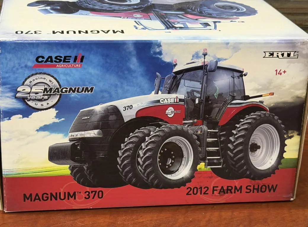 Case IH Magnum 370 4WD Tractor 2012 Show - 1/32