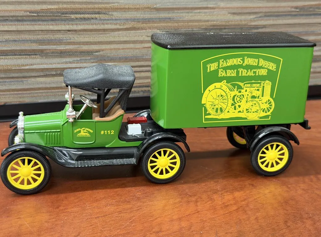 John Deere #112 1918 Ford T Truck and Trailer (Bank)