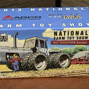 White Field Boss 4-210 Tractor-2013 Farm Show - 1/32