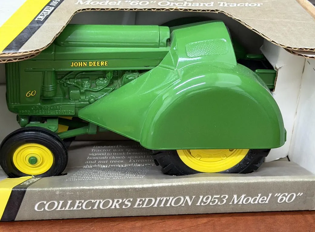 John Deere 1953 Model 60 Orchard Tractor - 1/16