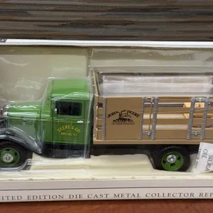 John Deere Moline Delivery Truck - 1/24