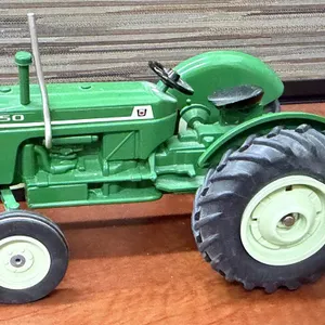 Oliver 550 Cast Collector Tractor - 1/16