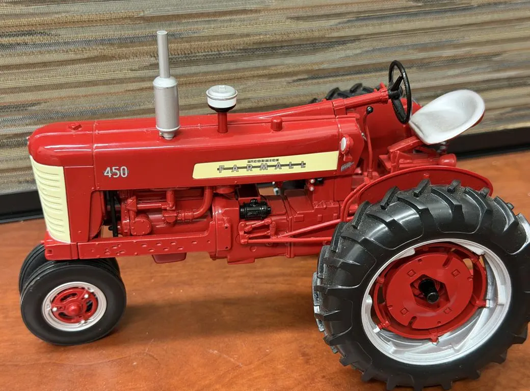 McCormick Farmall 450 Narrow Front Tractor - 1/16