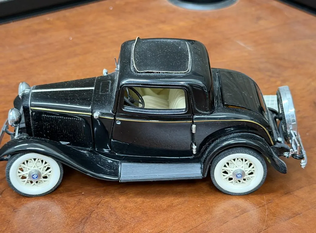 1932 Ford Deuce Coupe Franklin Mint Car - 1/24