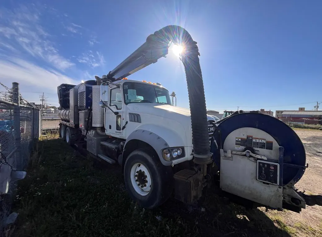 2011 Mack GRANITEGU713 Combo Sewer Cleaner Truck