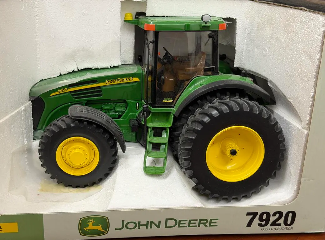 John Deere 7920 Tractor - 1/16
