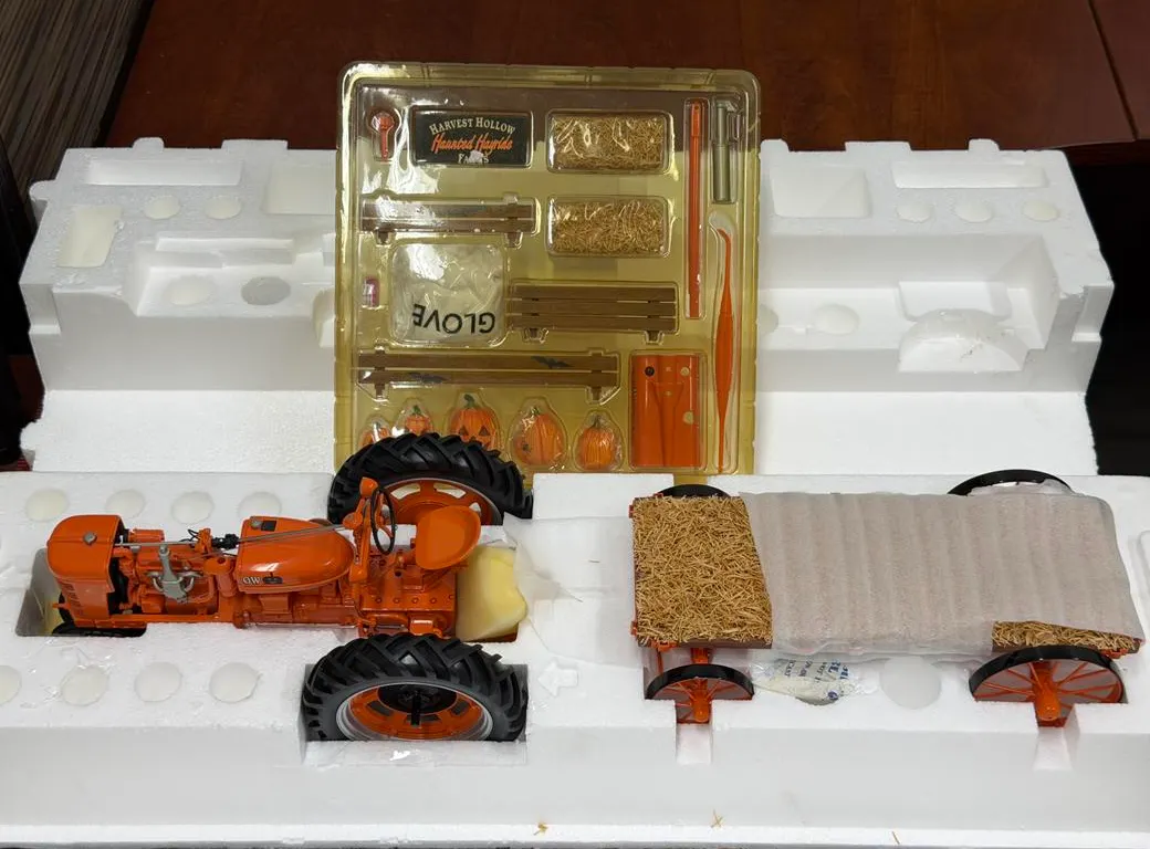 Farmall H Tractor & Hay Wagon Set - Halloween Set - 1/16