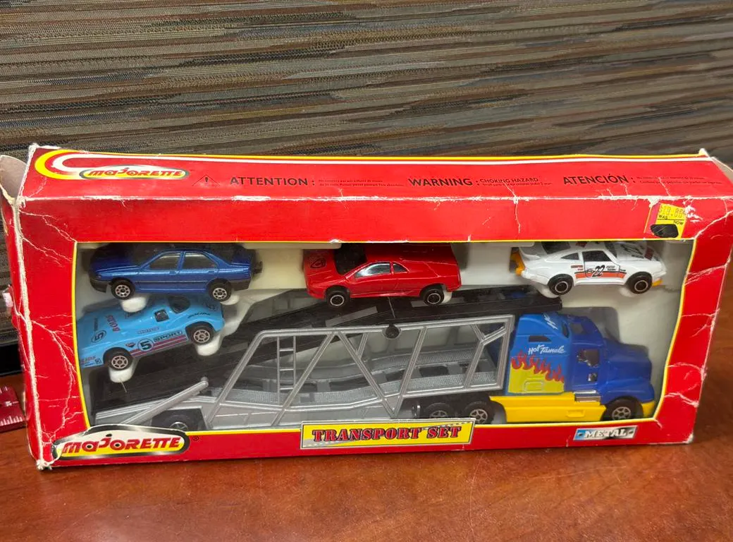 Transport Truck and Trailer with 4 Cars - Majorette