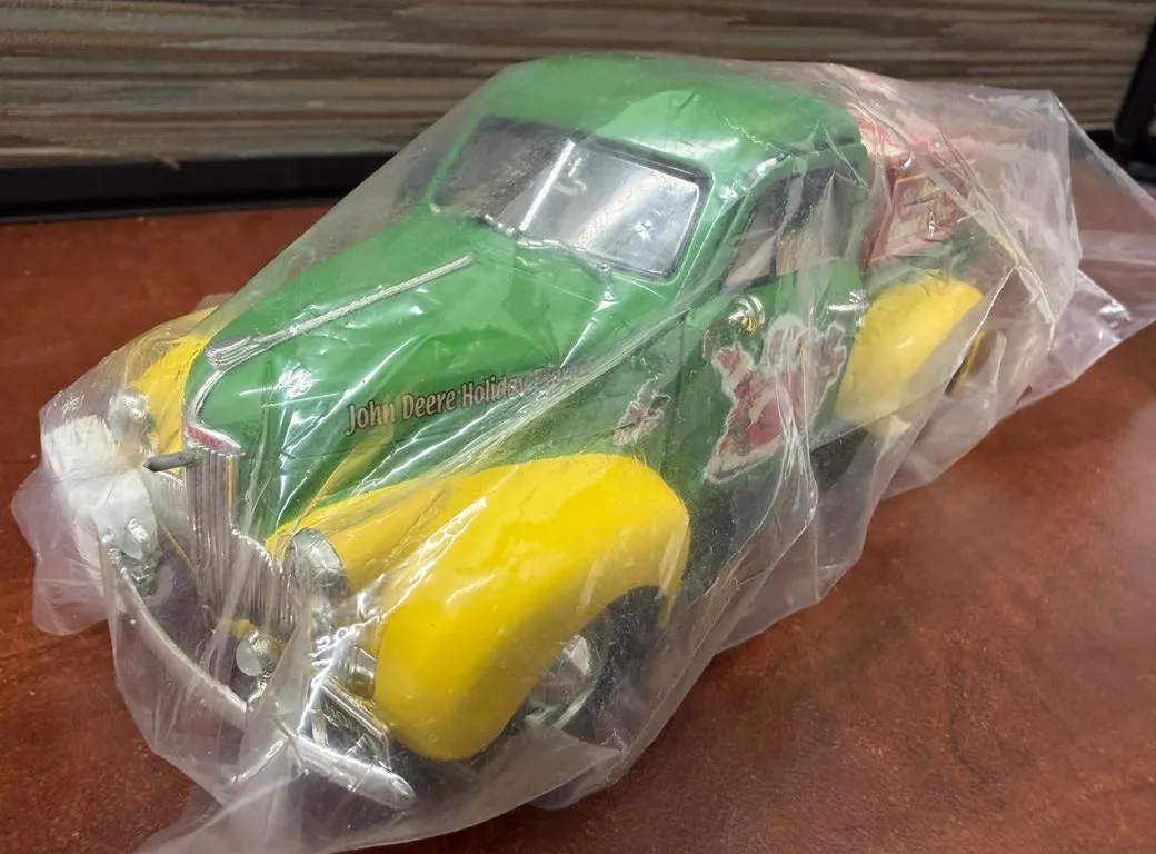 John Deere 1947 Studebaker "Santa's Coming to Town" Tr
