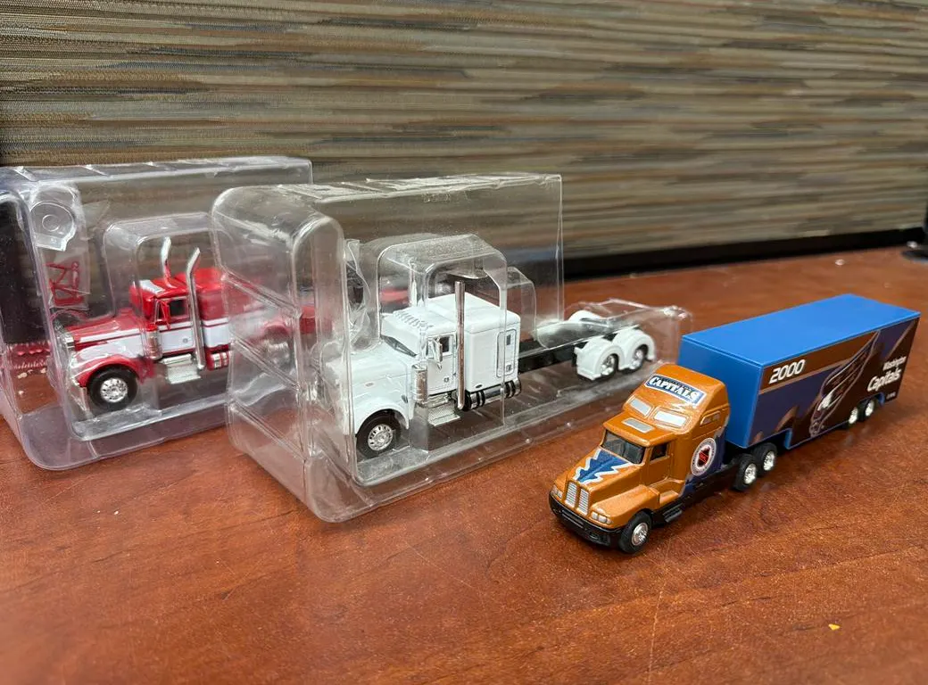 (3) Capital 2000 Tr and Trailer, Red & White Semi Trks 1/64