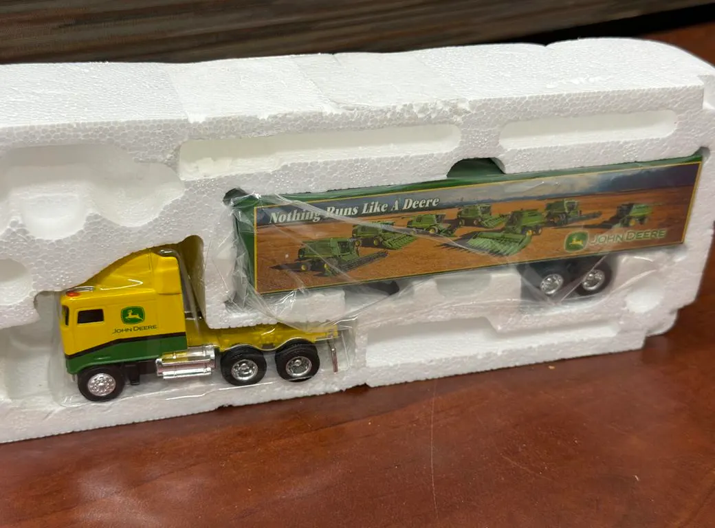 John Deere Semi Truck and Trailer - 1/64 (Yellow)