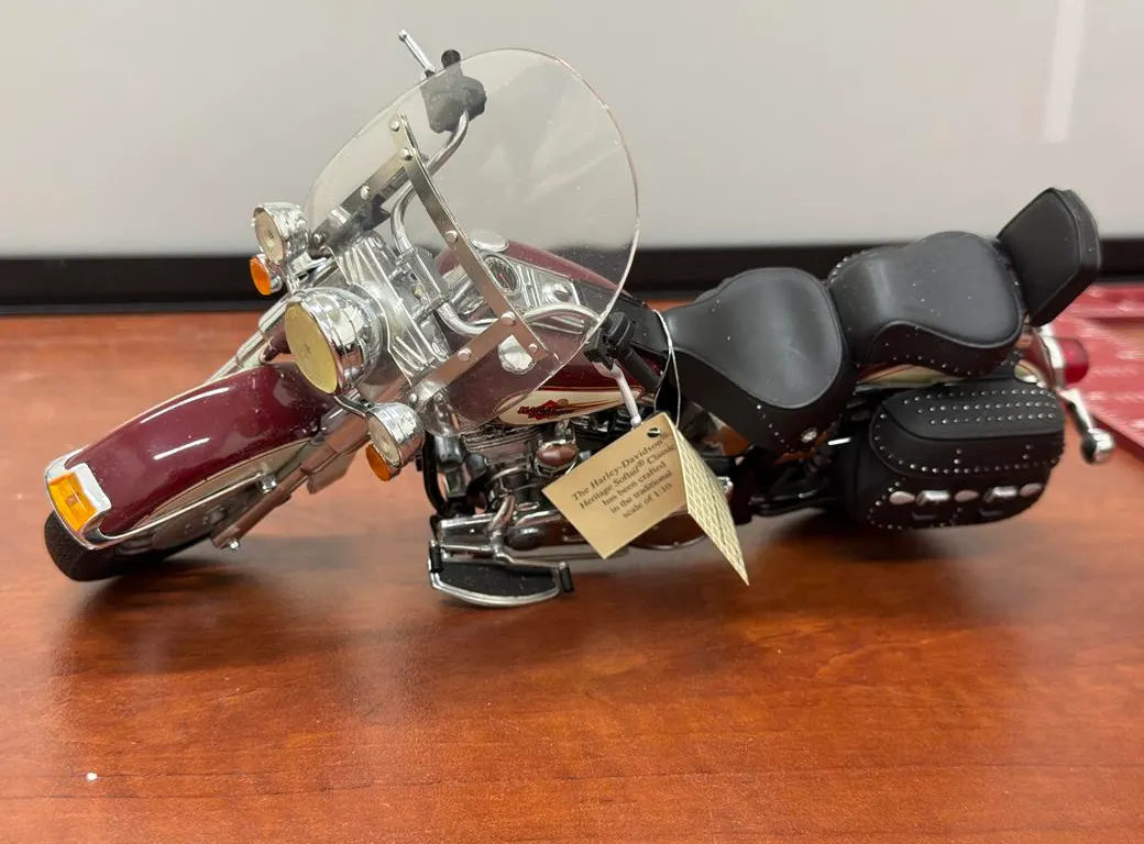 Harley Davidson Heritage Softail Bike - Franklin Mint - 1/10
