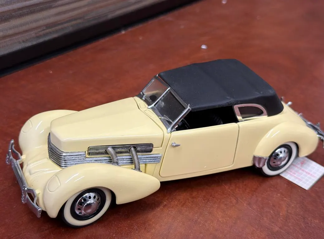 1937 Cord 812 Phaeton Coupe Car - Franklin Mint - 1/24