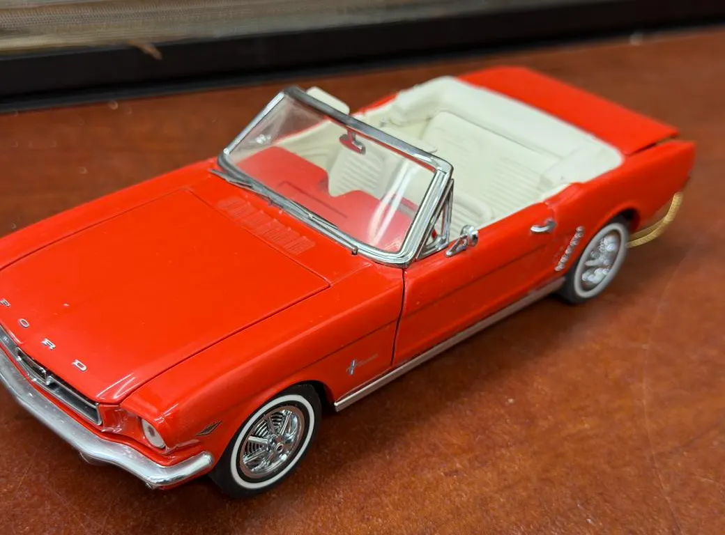 1964 1/2 Ford Mustang Car - Frank Mint - 1/24