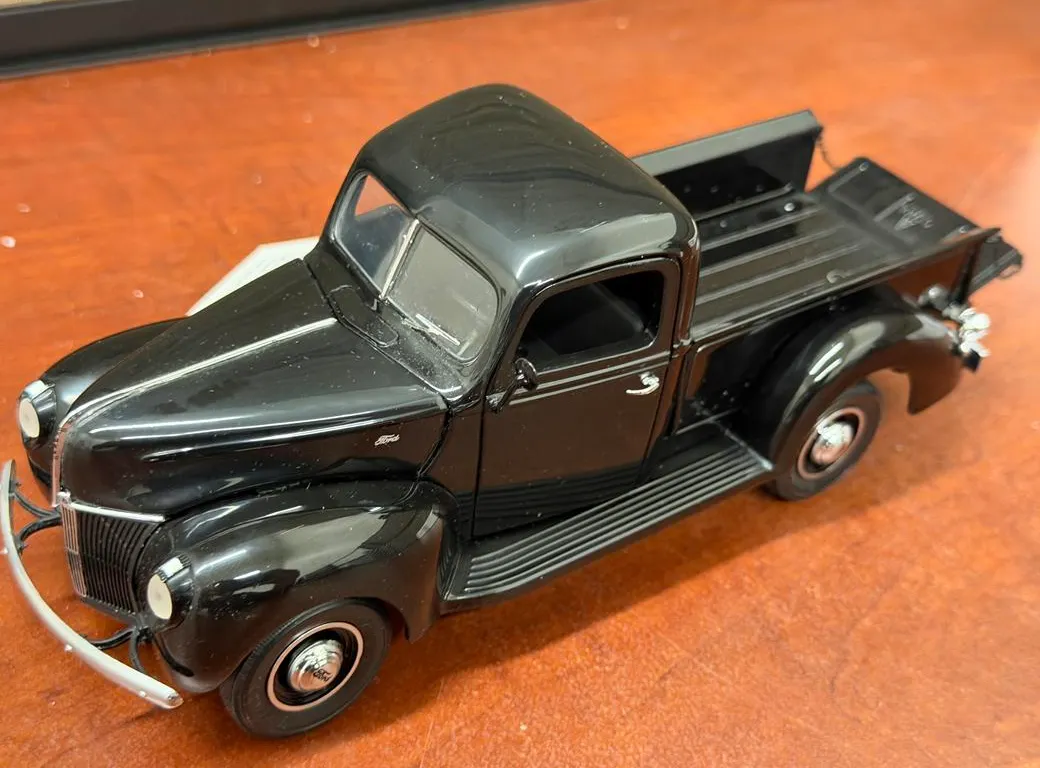 1940 Ford Pickup Truck - Black - 1/24