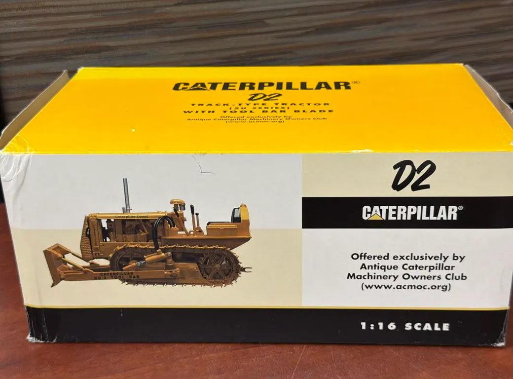 Caterpillar D2 Crawler with Blade - 1/16