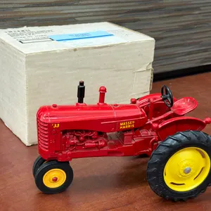 Massey Harris 33 Gas Tractor - 1/16