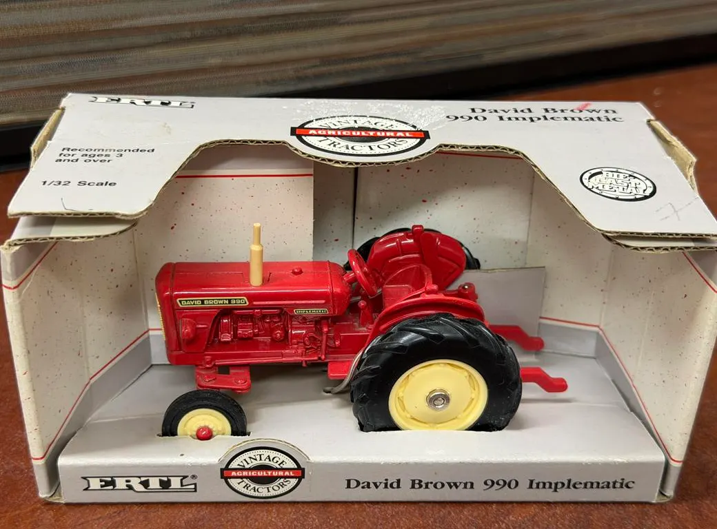 David Brown 990 Implematic Tractor - 1/32