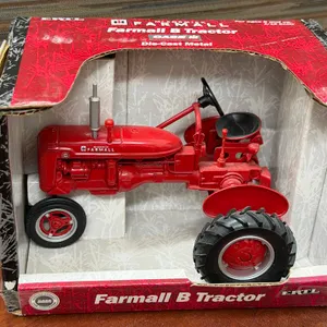 IH McCormick Farmall B Tractor - 1/16