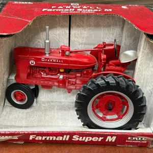 IH McCormick Farmall Super M Tractor - 1/16