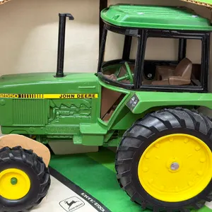 John Deere 2550 Tractor - 1/16