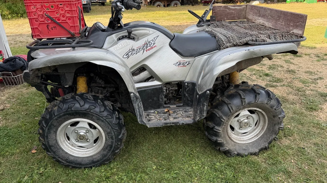 2007 Yamaha Grizzly 700 FI Special Edition Quad, ITP Tires, Power Steering, Special Edition Aluminum Flake Paint, Warn Winch, S/N
