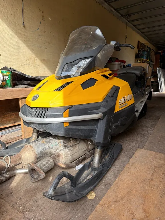 2012 Skidoo Tundra RevXU Snowmobile, 550 Fan Engine, Electric Start, New battery & Stator, 4386km, Running, Started when listed, VIN 2BPSGKDA2DV000202