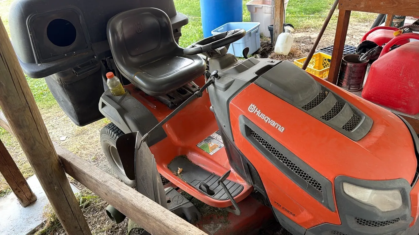Husqvarna YTH 25K54 Hydrostatic Riding Lawnmower w/ Triple Bagger, 311hrs, 54” Deck, Kohler Engine, S/N 021815A001549