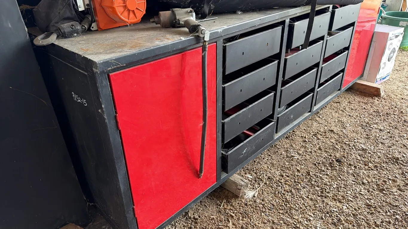 5 Bank Heavy Duty Shop Tool Chest Work Bench (Srawer Fronts Are In Cabinet. Were Removed for Moving)