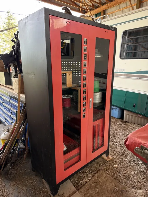 High Quality Shop Cabinet