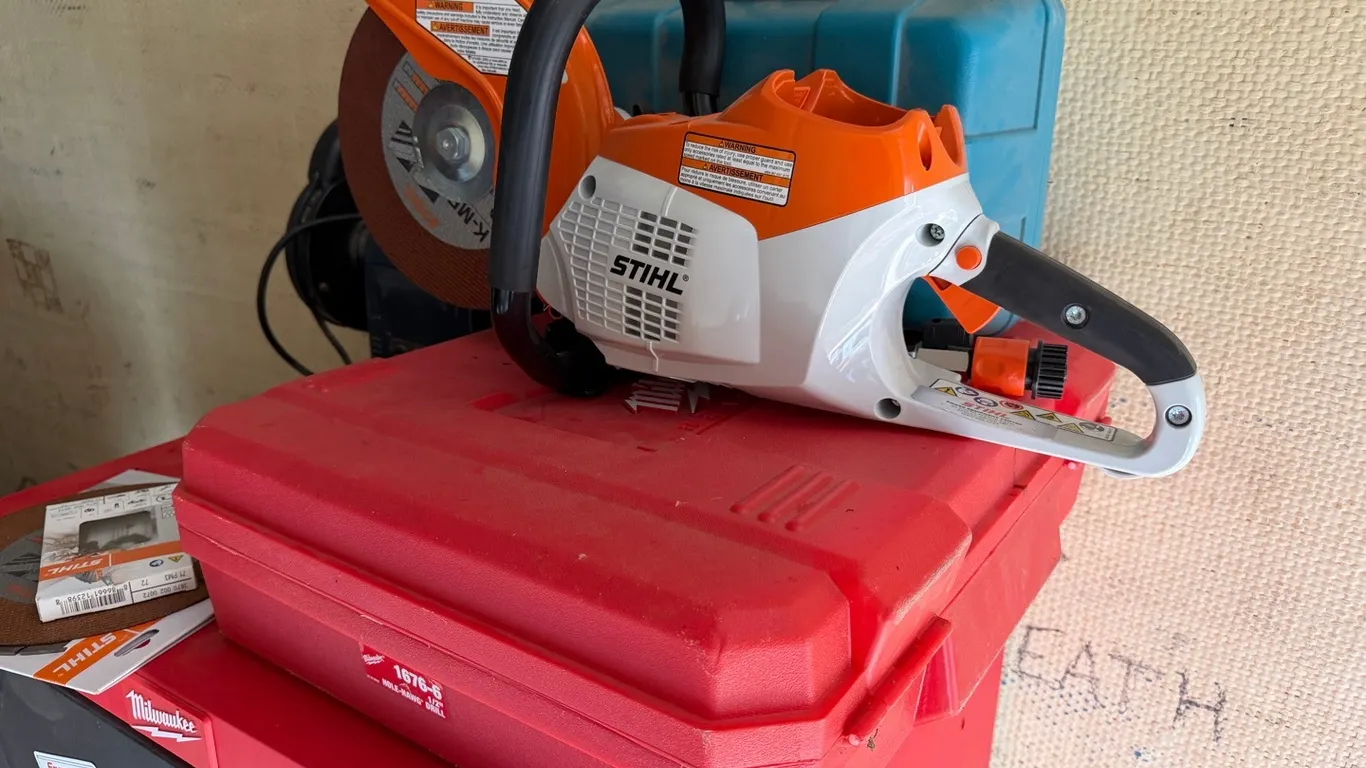 Stihl Battery Powered Cut Off Saw (Like New)