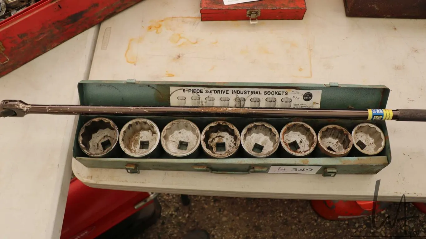3/4" drive nine piece socket set and flex bar