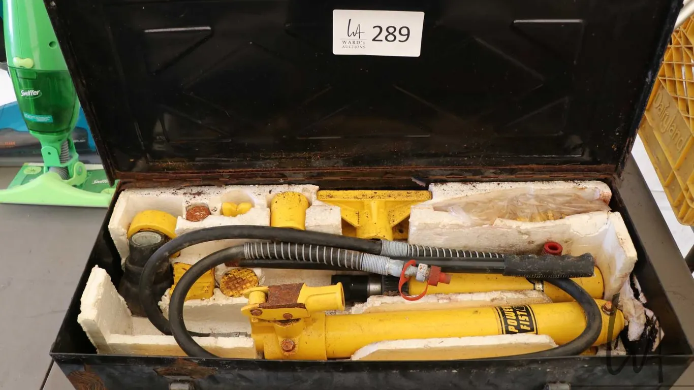 Power Fist hydraulic Port-Power in metal case