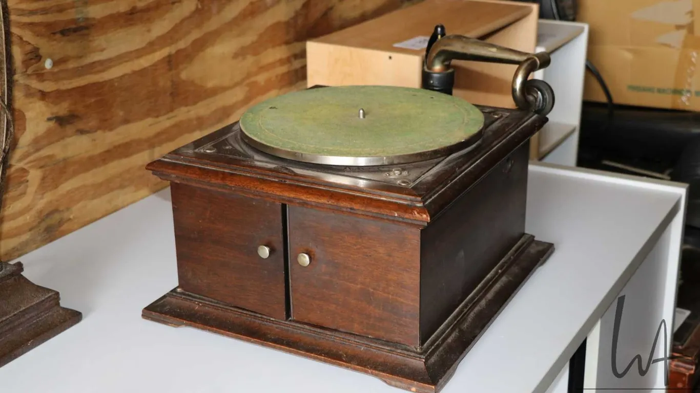 Antique 78rpm gramophone