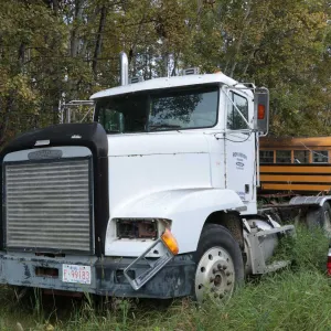1995 Freightliner, not running or complete VIN YDXYB05P766352